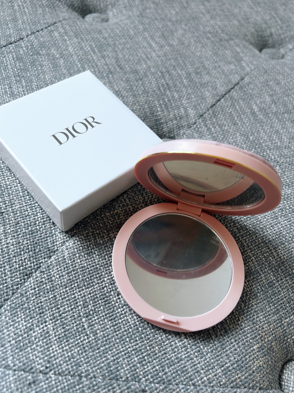 Dior Pink Quilted Compact Mirror with Gold CD Emblem - Picture 3 of 6